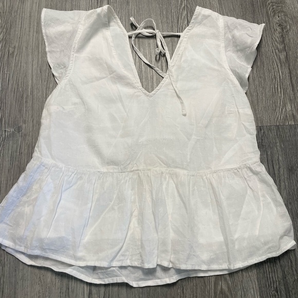 Abercrombie & Fitch Tops - Abercrombie & Fitch Flutter Sleeve White Blouse